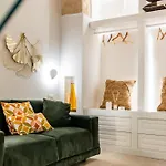 Old Court Luxury Suite&Spa By Monholiday