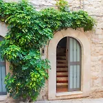 Palo Del Colle Ierva Chiain, Guest House