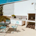 Iconica Luxury Suites