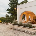 Home 21 - Villa Con Piscina Al Sale 4X4 Riscaldata, Campo Da Calcio - 2 Minuti Da Locorotondo