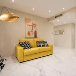 Lux 10 - Stazione & Universita Apartment