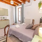 Centro Storico Redmood House A 5 Min Dal Mare, Breakfast, Aria Condizionata, Wi-Fi E Netflix