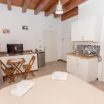 Centro Storico Redmood House A 5 Min Dal Mare, Wi-Fi, A/C E Netflix