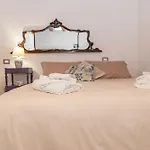 Centro Storico Redmood House A 5 Min Dal Mare, Wi-Fi, A/C E Netflix