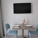 Blanc Apartments E Rooms