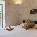 Tenuta Diciassetteconi Trulli With Pool - Happy Rentals