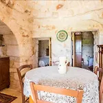 Trullo Nel Bosco, Lungo Il Sentiero Escursionistico Ciclabile Dell'Acquedotto Pugliese