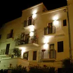 Tra Le Mura