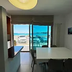 Elegante Appartamento Lungomare Kennedy