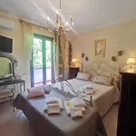 Queen'S Luxurious House