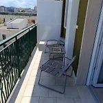 Sea Side Apartment With Balcony And Private Park