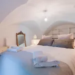 Elegant Farmhouse With Swimming Pool By Beahost