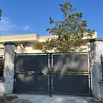 Apartment Near The Sea