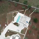 Charming Villa With Pool By Wonderful Italy