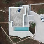 Charming Villa With Pool By Wonderful Italy