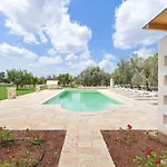 Trulli Tra Gli Ulivi