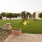 Trulli Tra Gli Ulivi