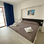 Manfredi Sea Room