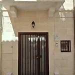 Pied-A-Terre 13