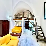 Vico Del Theutra