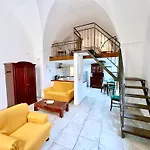 Vico Del Theutra