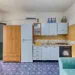 Room In Guest Room - Studio Apartment Mono Glicine With Private Garden