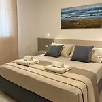 Virgilio Hosting Casa Nuovissima Vista Mare
