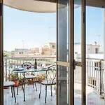 Margari Bright Apartment With Parking