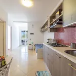Apartment With Patio Near The Sea