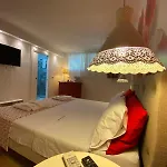 Acquaesale Rooms