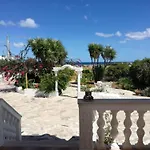 Villa Leo