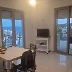 Angela Vista Mare Castro