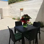Mathis Rooms - Guest House