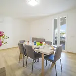 La Primula Apartment 3 Sea View - Happy Rentals