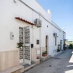 Tina House & Parking By Barbarhouse