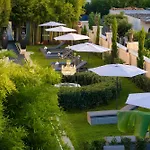 Maison Boutique At Daniela