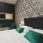 Lush Escape Suites - Hottube And Sauna