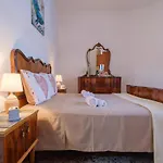Luxury Holiday Home With Swimming Pool In Torre Lapillo No4687