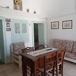 Tipici Trulli Immersi Nella Valle D'Itria