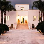 Dimora Solaris 6, Emma Villas