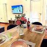 Iaru-Bed Experience House