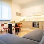 Spacious Accommodation With Fast Wi-Fi And Private Terrace