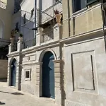 Intra Moenia