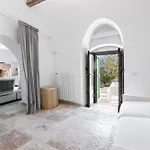Piazzetta Dei Trulli By Perle Di Puglia
