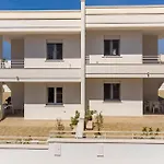 Gorgeous Apartment In Torre Pali With Wifi