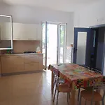 Appartamento In Villa Con Giardino Pizzomunno
