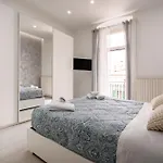 Casa Di Carly - Large Cozy Retreat In Center