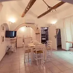 Trulli Antichi Mestieri - Widespread Trulli In The Historic Center