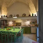 1600 Old Mill Villa With Pool - Artemisia Homes