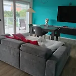 Kind Park - Sleek Apartment With Terrace & Parking
